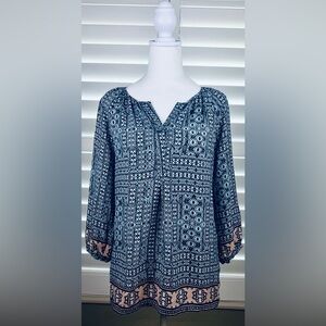 Violet + Clair Sz M Flowy Blouse